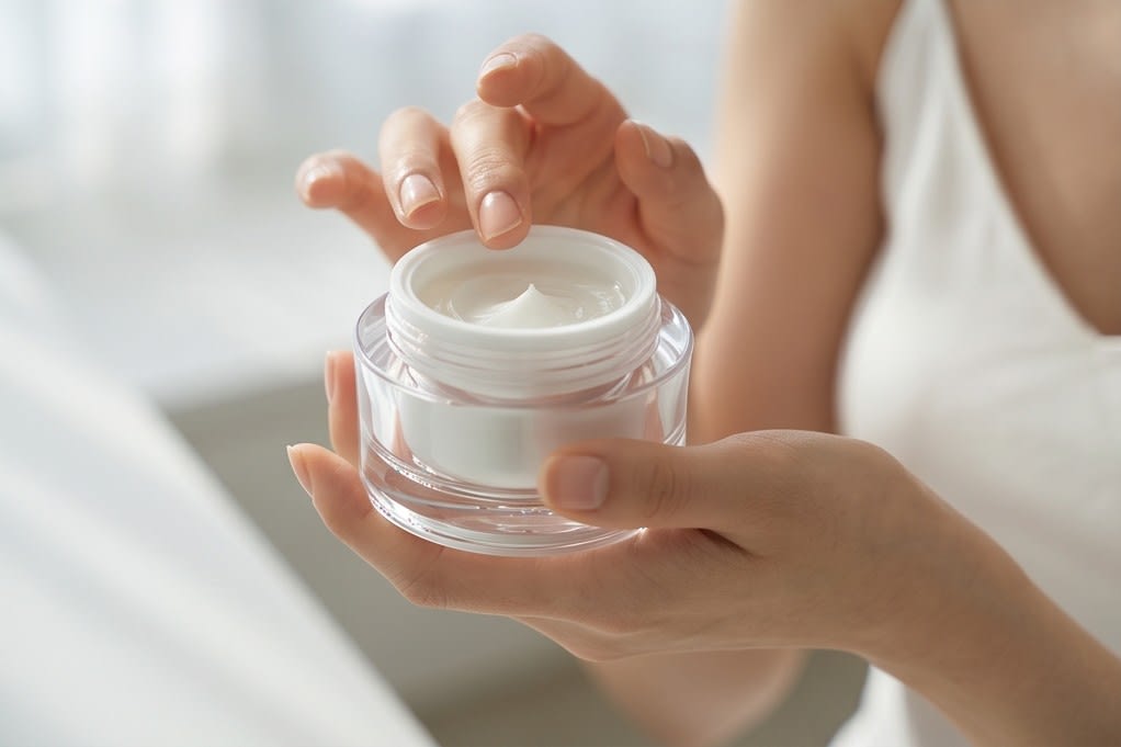 Yuil Medicine Goddess Vitamin C Glutathione Cream for a Natural Clear Skin Care Routine Every Day